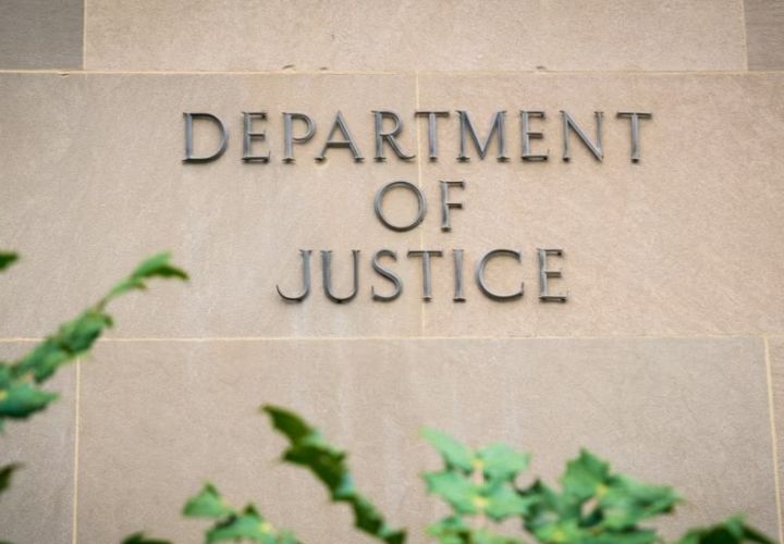 一对华裔夫妇因串谋窃取医学研究秘密被取消美国公民身份