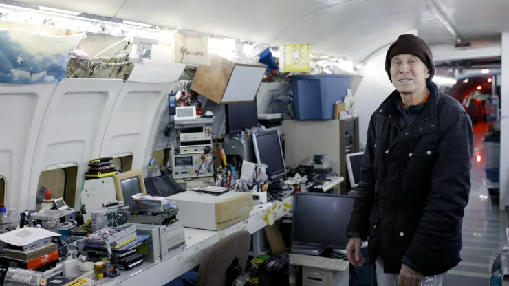 12 27 airplane house 工作台