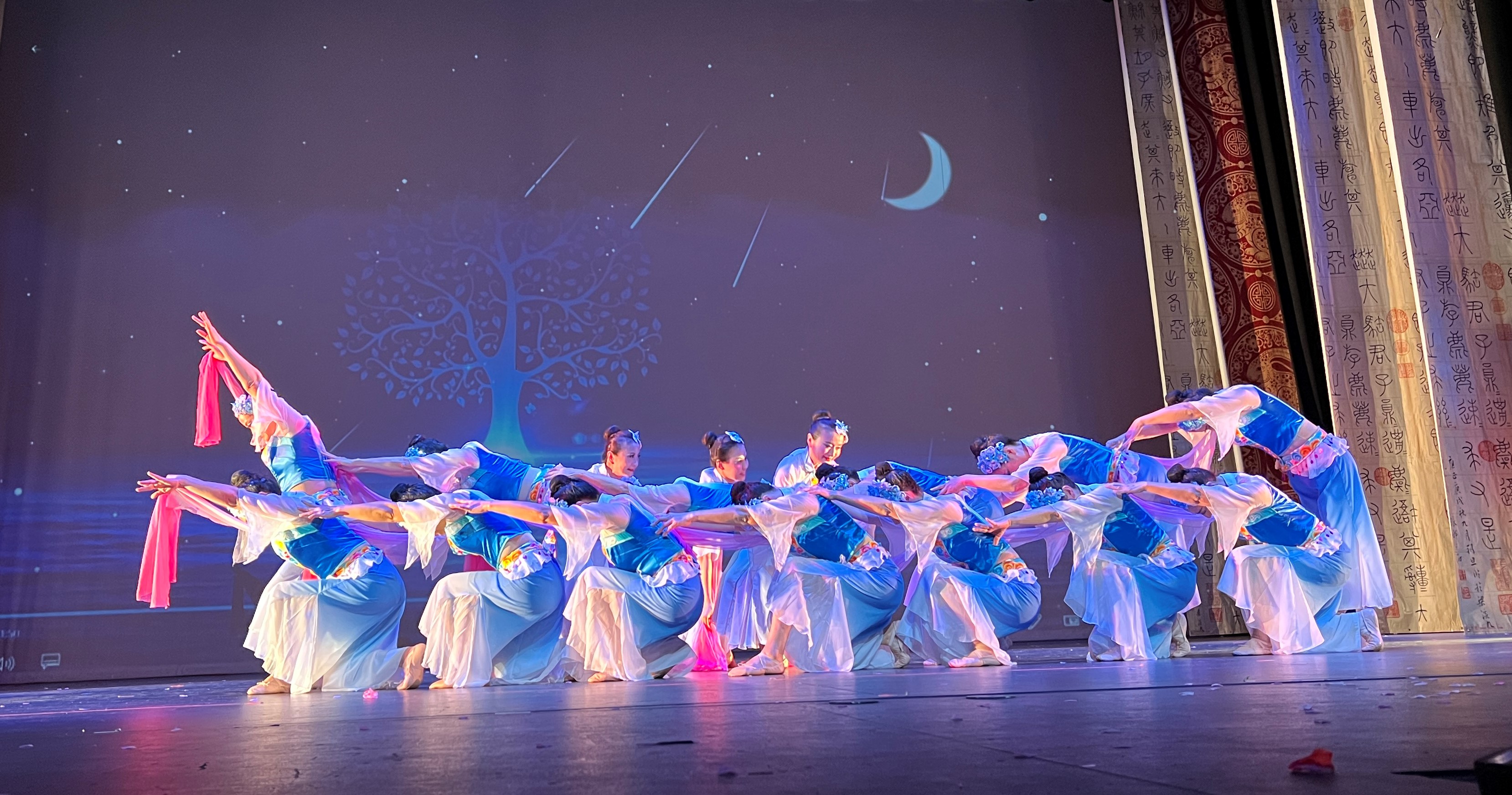 17 舞蹈彩云追月月光舞蹈团