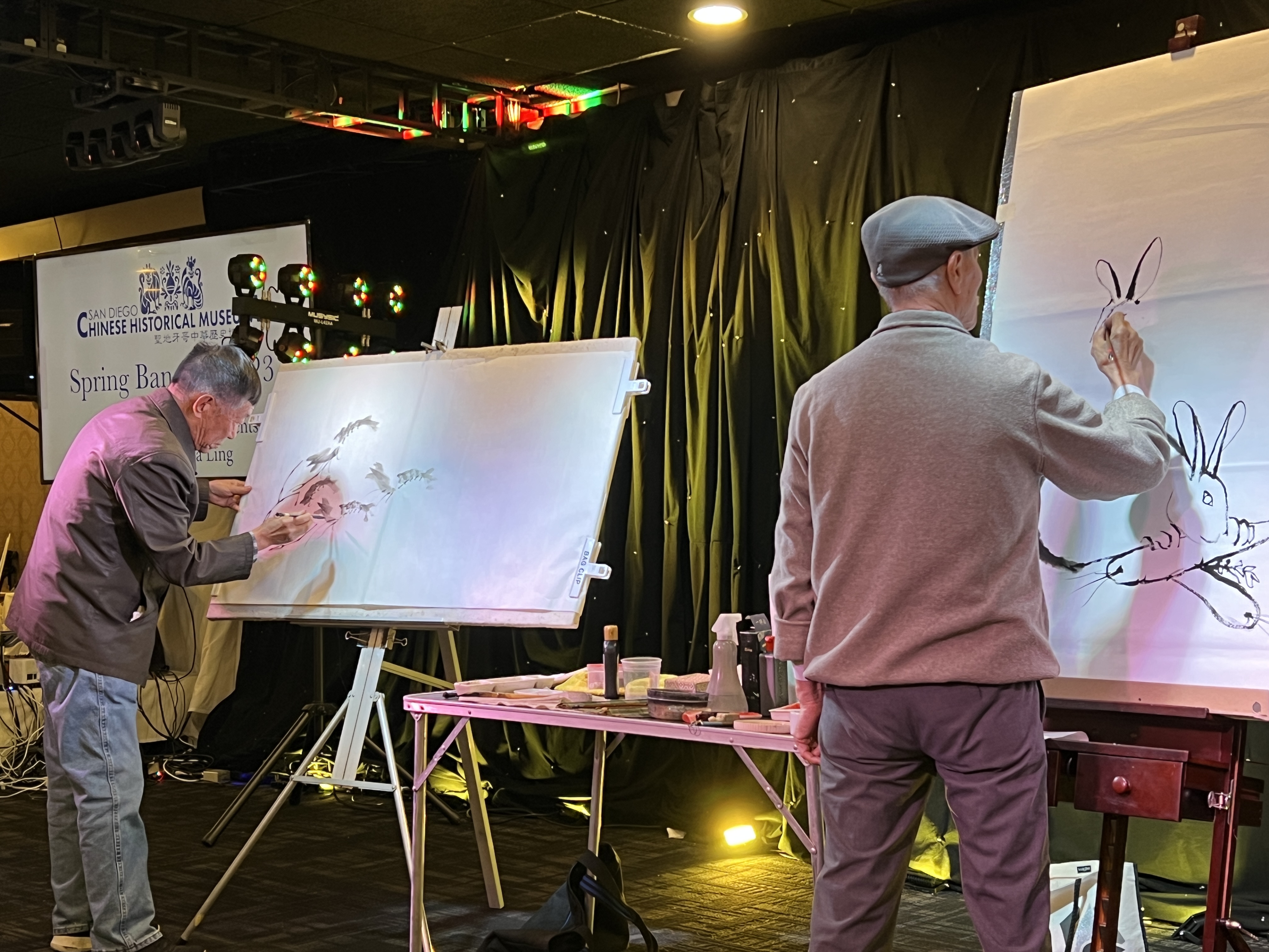 国画大师李克恭和谭元稷当场作画表演