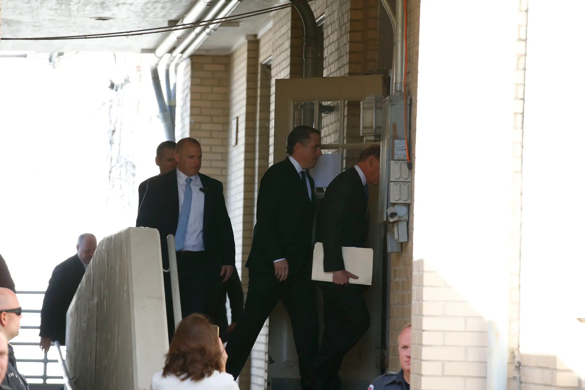 2023 05 01 Hunter entering court