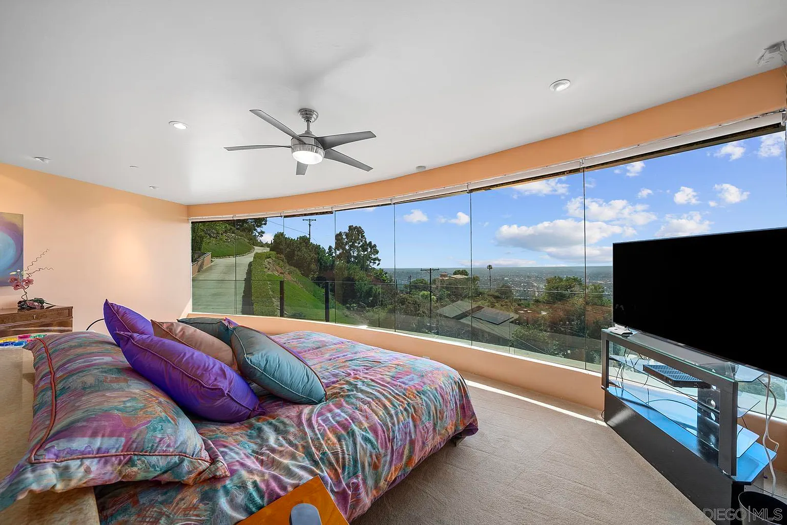 2023 06 23 rotating home bed room