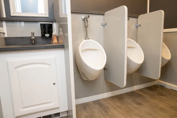 2023 11 13 纽约庇护所 2