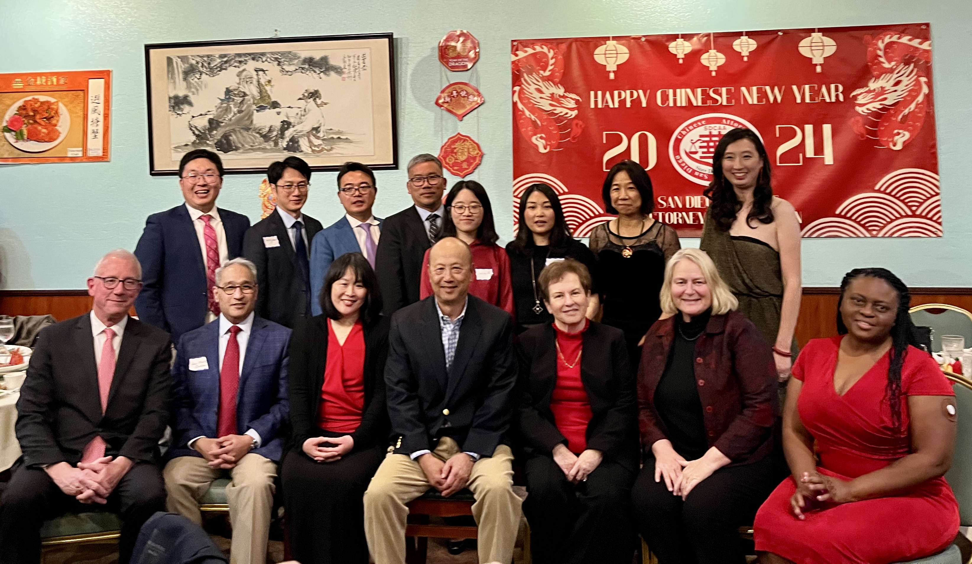 2024 02 06 1 理事会成员与法官们合影