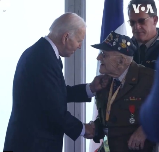 2024 06 06 纪念诺曼底登陆80周年 拜登慰问老兵
