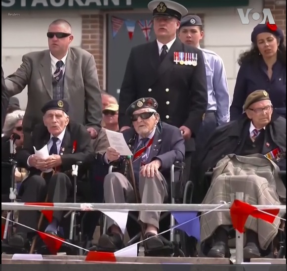 2024 06 06 纪念诺曼底登陆80周年 老兵齐唱友谊天长地久