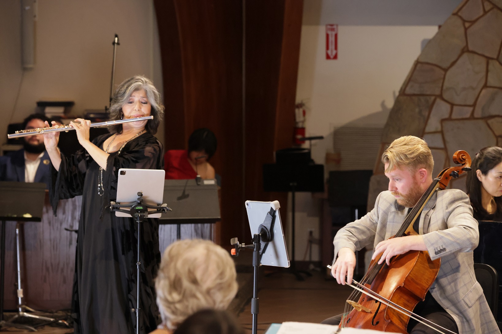 笛子和大提琴合奏