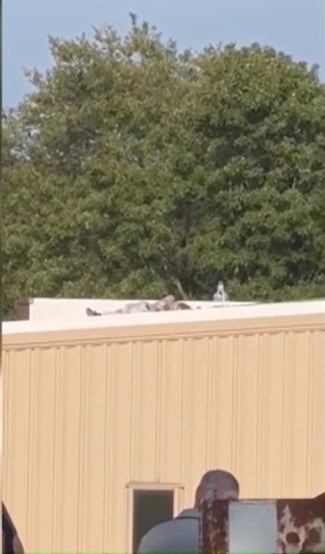 2024 07 14 在屋顶上的枪手尸体