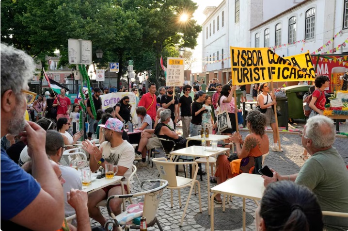 2026 06 16 Lisbon against torists